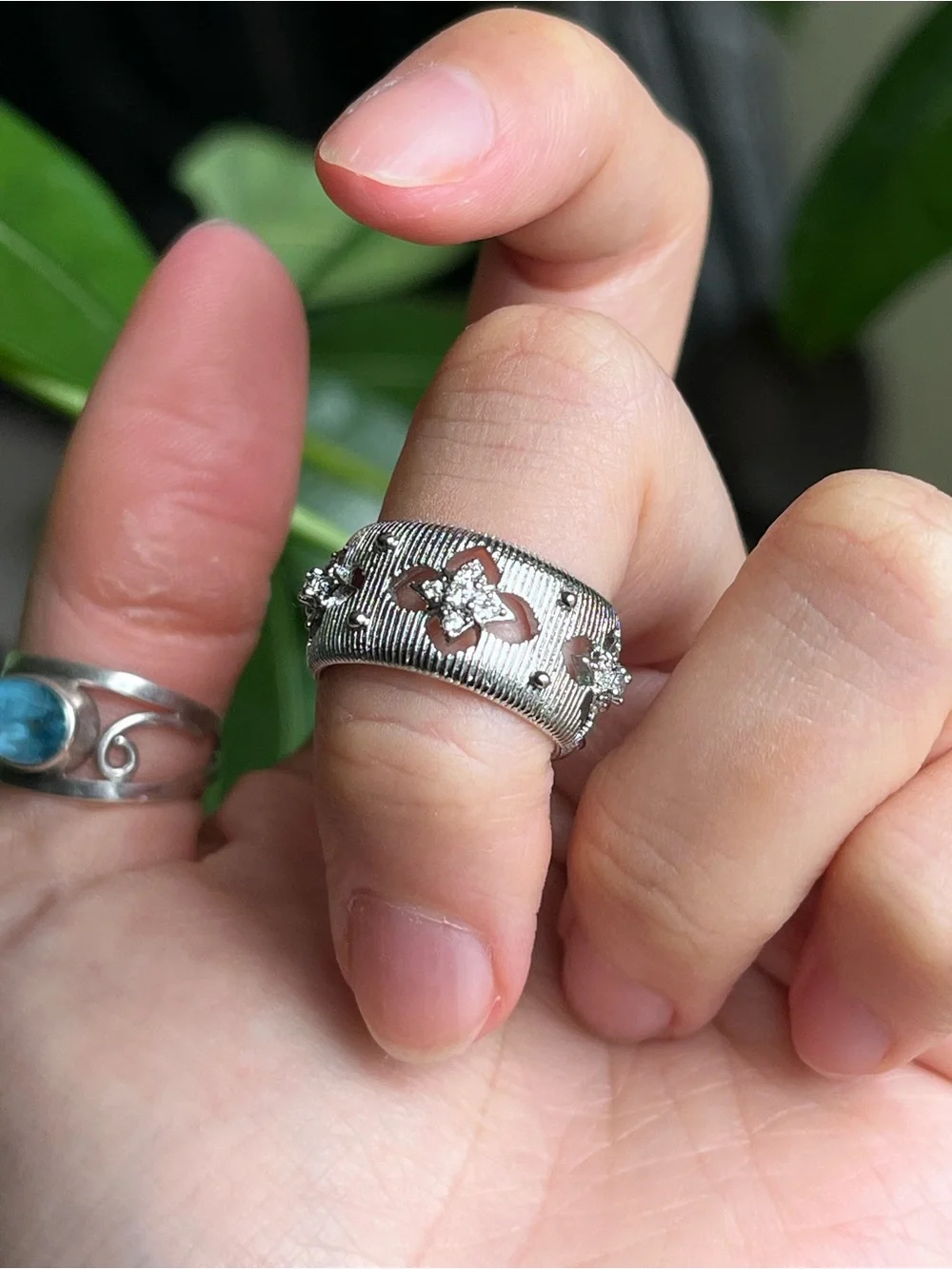 Sterling Silver Floral Cutout Filigree Wide Band Ring w/Accent Stones,adjustable